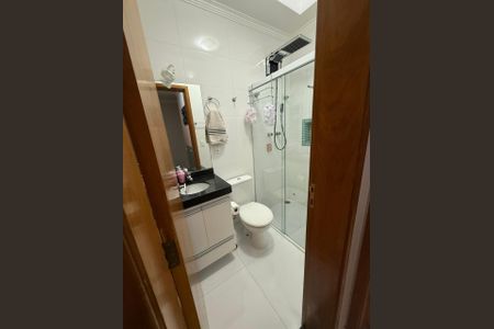 Casa de condomínio à venda com 130m², 3 quartos e 2 vagasBanheiro 1