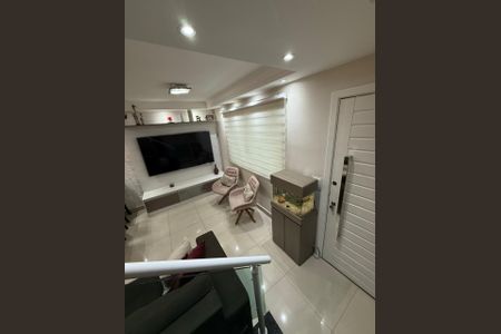 Casa de condomínio à venda com 130m², 3 quartos e 2 vagasSala