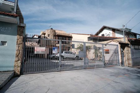 Casa para alugar com 308m², 3 quartos e 13 vagasFachada