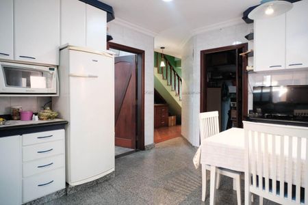 Casa para alugar com 308m², 3 quartos e 13 vagasCozinha