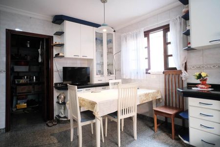 Casa para alugar com 308m², 3 quartos e 13 vagasCozinha