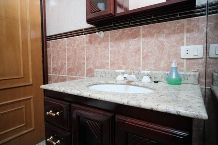 Casa para alugar com 308m², 3 quartos e 13 vagasBanheiro 1