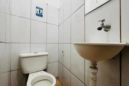 Casa à venda com 300m², 2 quartos e 2 vagasBanheiro de Serviço