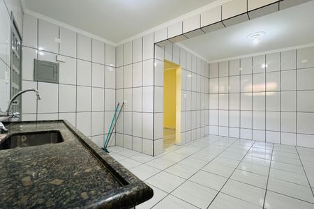 Casa à venda com 300m², 2 quartos e 2 vagasCozinha