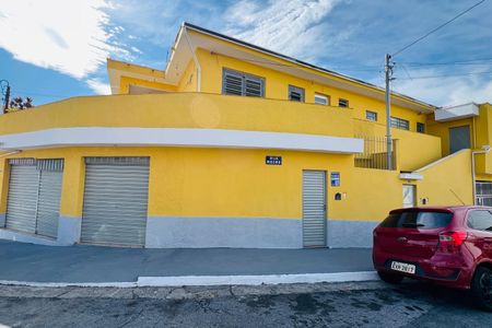 Casa à venda com 300m², 2 quartos e 2 vagasFachada