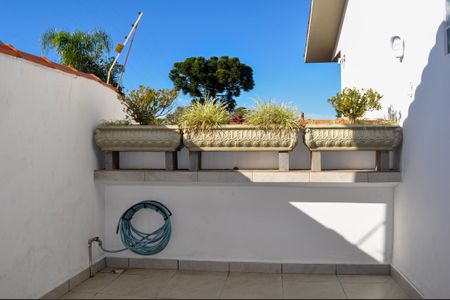 Casa à venda com 244m², 5 quartos e 5 vagas Casa à venda com 244m², 5 quartos e 5 vagasVaranda