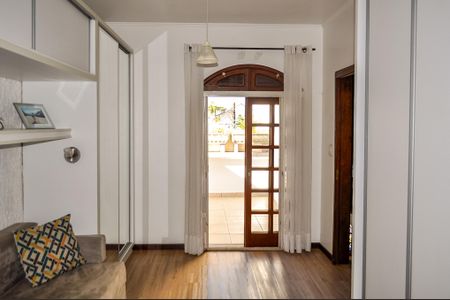 Casa à venda com 244m², 5 quartos e 5 vagas Casa à venda com 244m², 5 quartos e 5 vagasQuarto 3