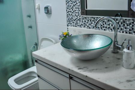 Casa à venda com 244m², 5 quartos e 5 vagas Casa à venda com 244m², 5 quartos e 5 vagasBanheiro Social