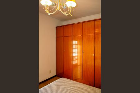 Casa à venda com 244m², 5 quartos e 5 vagas Casa à venda com 244m², 5 quartos e 5 vagasQuarto 1