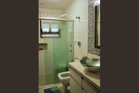 Casa à venda com 244m², 5 quartos e 5 vagas Casa à venda com 244m², 5 quartos e 5 vagasBanheiro Social