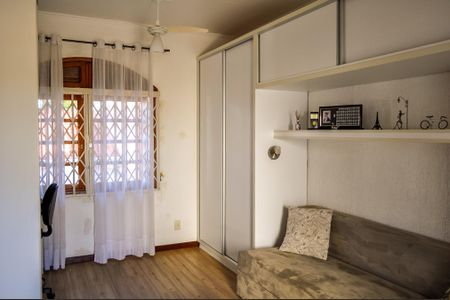 Casa à venda com 244m², 5 quartos e 5 vagas Casa à venda com 244m², 5 quartos e 5 vagasQuarto 3