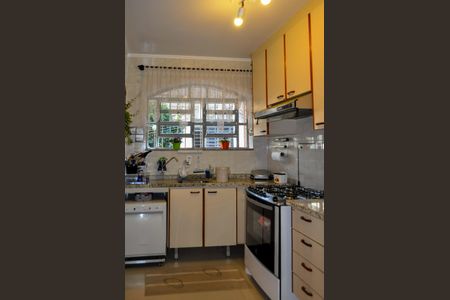 Casa à venda com 244m², 5 quartos e 5 vagas Casa à venda com 244m², 5 quartos e 5 vagasCozinha