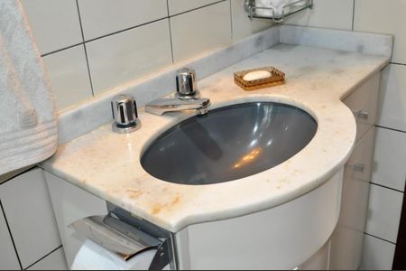 Casa à venda com 244m², 5 quartos e 5 vagas Casa à venda com 244m², 5 quartos e 5 vagasBanheiro Social 3