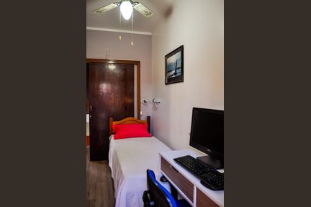 Casa à venda com 244m², 5 quartos e 5 vagas Casa à venda com 244m², 5 quartos e 5 vagasQuarto 2