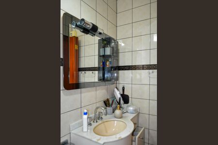 Casa à venda com 244m², 5 quartos e 5 vagas Casa à venda com 244m², 5 quartos e 5 vagasBanheiro Social 2