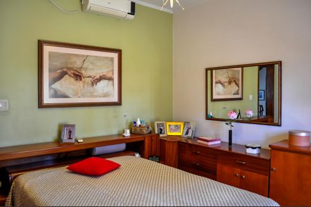 Casa à venda com 244m², 5 quartos e 5 vagas Casa à venda com 244m², 5 quartos e 5 vagasQuarto 1