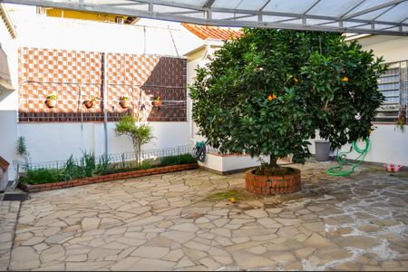 Casa à venda com 244m², 5 quartos e 5 vagas Casa à venda com 244m², 5 quartos e 5 vagasÁrea comum