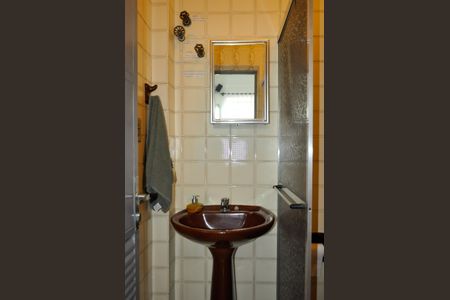 Casa à venda com 244m², 5 quartos e 5 vagas Casa à venda com 244m², 5 quartos e 5 vagasBanheiro de Serviço