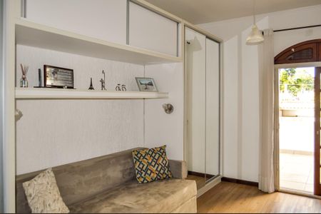 Casa à venda com 244m², 5 quartos e 5 vagas Casa à venda com 244m², 5 quartos e 5 vagasQuarto 3