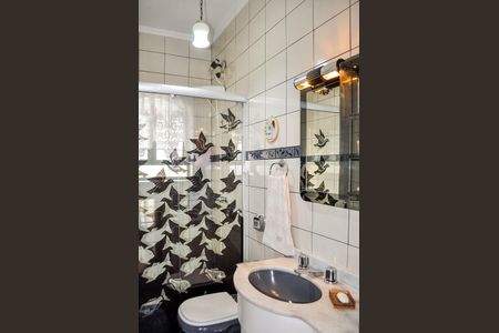 Casa à venda com 244m², 5 quartos e 5 vagas Casa à venda com 244m², 5 quartos e 5 vagasBanheiro Social 3