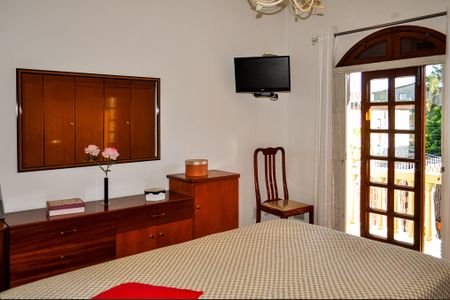 Casa à venda com 244m², 5 quartos e 5 vagas Casa à venda com 244m², 5 quartos e 5 vagasQuarto 1