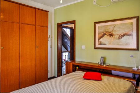 Casa à venda com 244m², 5 quartos e 5 vagas Casa à venda com 244m², 5 quartos e 5 vagasQuarto 1