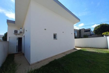 Casa de condomínio para alugar com 190m², 3 quartos e 4 vagas Casa de condomínio para alugar com 190m², 3 quartos e 4 vagasFundos