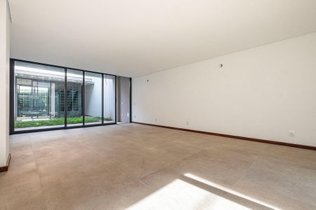 Casa à venda com 278m², 3 quartos e 2 vagas Casa à venda com 278m², 3 quartos e 2 vagasSala