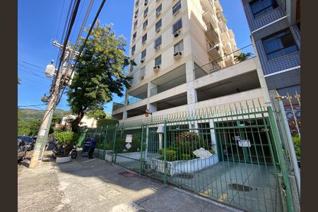 Apartamento à venda com 51m², 2 quartos e 1 vaga Apartamento à venda com 51m², 2 quartos e 1 vagaFachada
