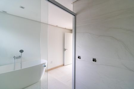 Casa à venda com 1106m², 3 quartos e 8 vagasBanheiro da Suíte 2