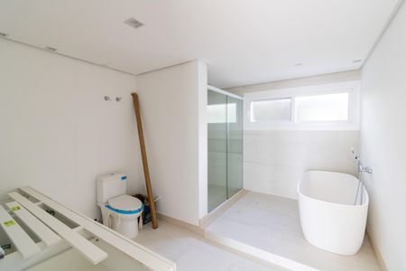 Casa à venda com 1106m², 3 quartos e 8 vagasBanheiro da Suíte 2