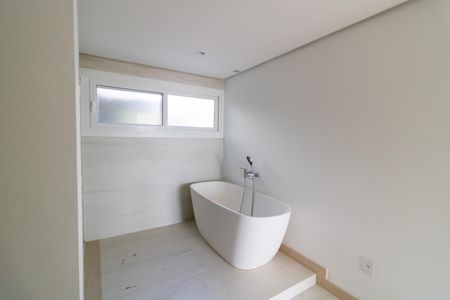 Casa à venda com 1106m², 3 quartos e 8 vagasBanheiro da Suíte 2