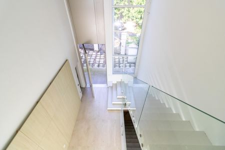Casa à venda com 1106m², 3 quartos e 8 vagasEscada