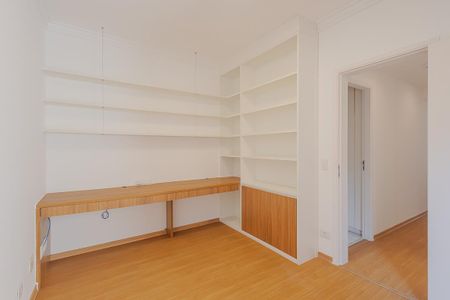 Apartamento à venda com 141m², 4 quartos e 3 vagasQuarto 2