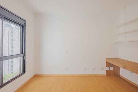 Apartamento à venda com 141m², 4 quartos e 3 vagasQuarto 2