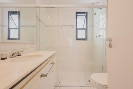 Apartamento à venda com 141m², 4 quartos e 3 vagasBanheiro da Suíte 1