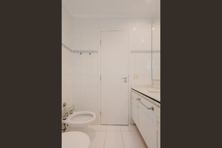 Apartamento à venda com 141m², 4 quartos e 3 vagasBanheiro da Suíte 1