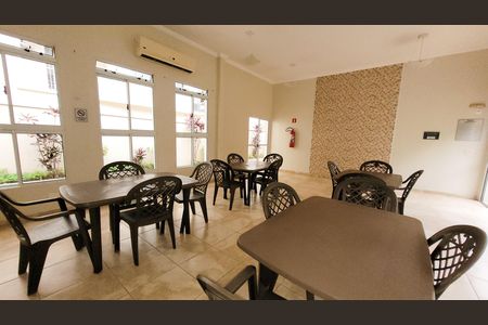 Apartamento para alugar com 65m², 2 quartos e 2 vagasÁrea comum - Salão de festas
