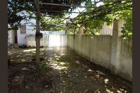 Casa à venda com 260m², 4 quartos e 5 vagas Casa à venda com 260m², 4 quartos e 5 vagasQuintal