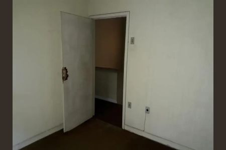 Casa à venda com 260m², 4 quartos e 5 vagas Casa à venda com 260m², 4 quartos e 5 vagasQuarto