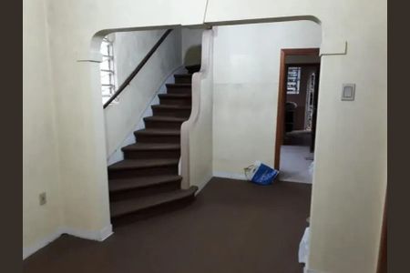 Casa à venda com 260m², 4 quartos e 5 vagas Casa à venda com 260m², 4 quartos e 5 vagasSala