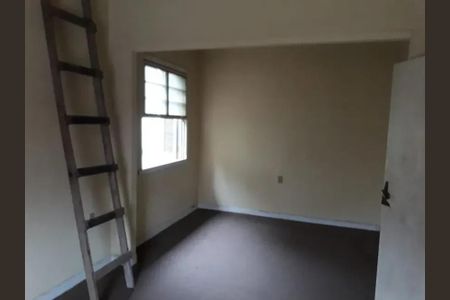 Casa à venda com 260m², 4 quartos e 5 vagas Casa à venda com 260m², 4 quartos e 5 vagasQuarto