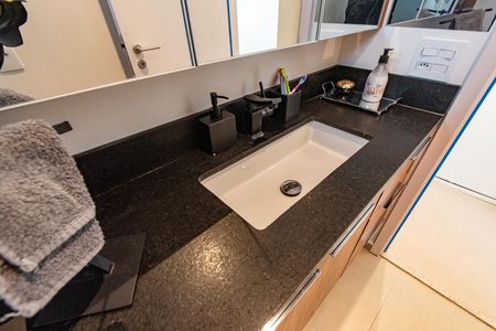 Apartamento à venda com 107m², 3 quartos e 2 vagas Apartamento à venda com 107m², 3 quartos e 2 vagasBanheiro da suíte