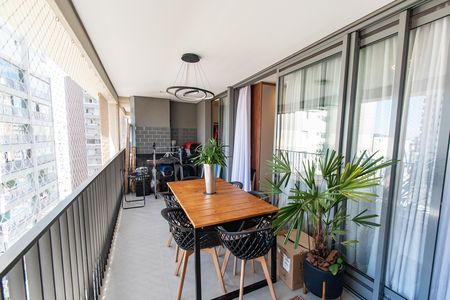 Apartamento à venda com 107m², 3 quartos e 2 vagas Apartamento à venda com 107m², 3 quartos e 2 vagasVaranda