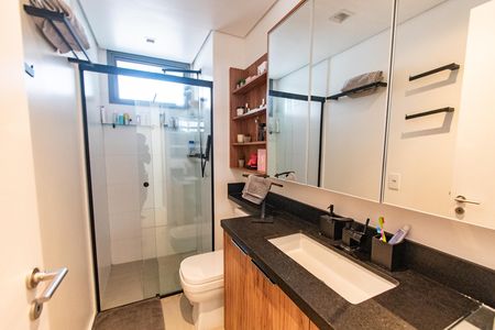 Apartamento à venda com 107m², 3 quartos e 2 vagas Apartamento à venda com 107m², 3 quartos e 2 vagasBanheiro da suíte
