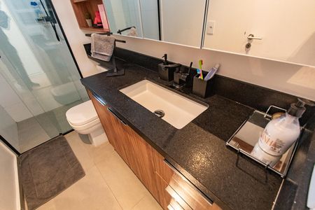 Apartamento à venda com 107m², 3 quartos e 2 vagas Apartamento à venda com 107m², 3 quartos e 2 vagasBanheiro da suíte