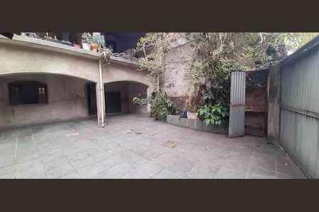 Casa à venda com 250m², 3 quartos e 6 vagas Casa à venda com 250m², 3 quartos e 6 vagasGaragem