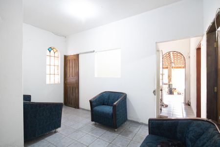 Casa à venda com 250m², 3 quartos e 6 vagasSala