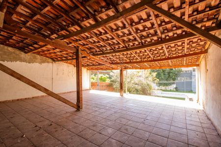 Casa à venda com 250m², 3 quartos e 6 vagasVaranda