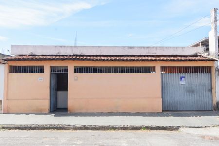 Casa à venda com 200m², 6 quartos e 3 vagasFachada